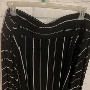 Plus Size Skirt. Black with white strip. Shark bite hem. Lane Bryant 26/28
